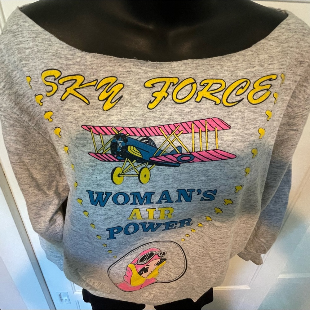 Vintage Women Power Sweatshirt! ✈️ - Picture 3 of 9